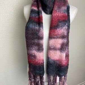 NWOT  Soft Warm Winter Large  Scarf Fringe